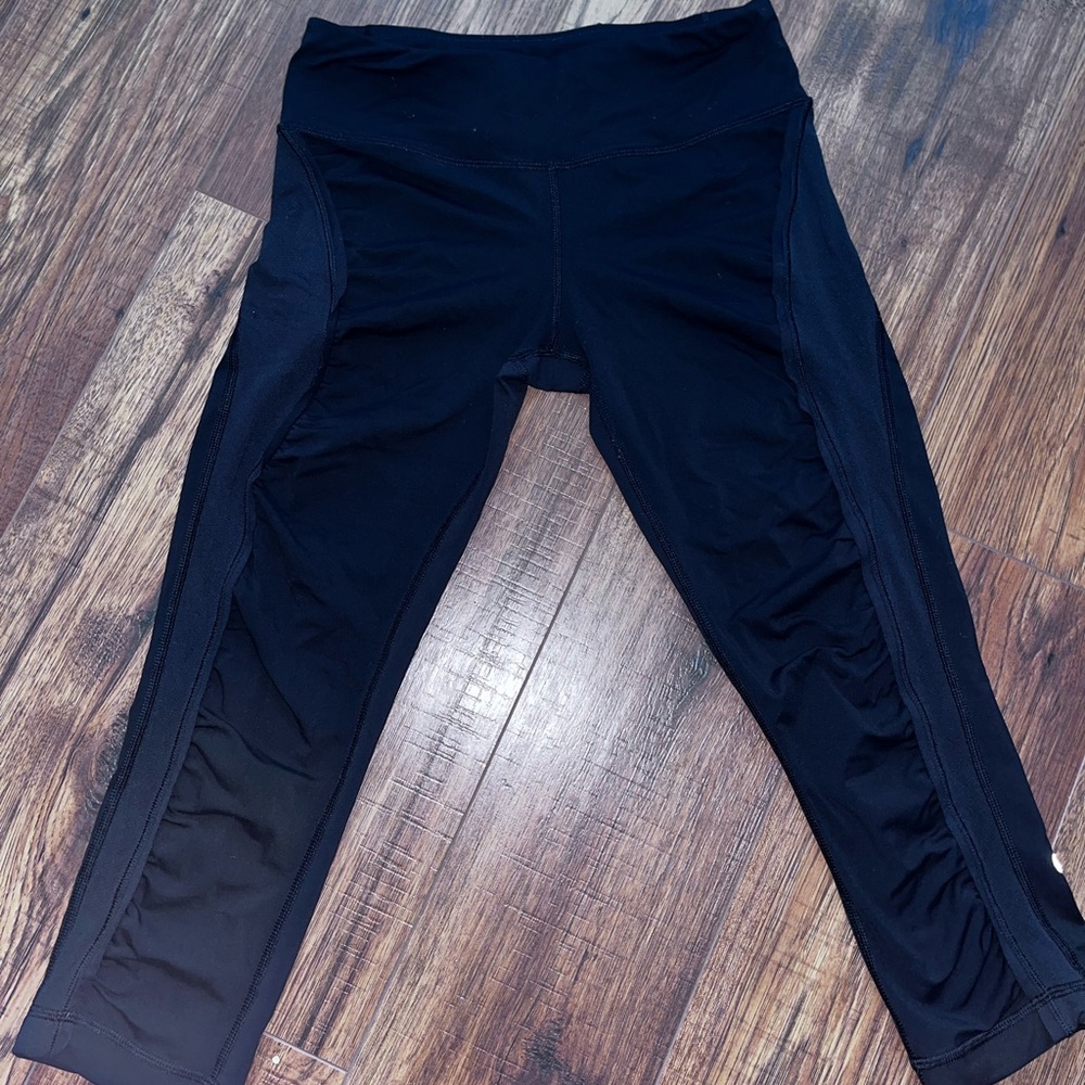 Lululemon crop leggings size 6